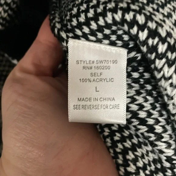 Blue Buttercup size large black and white Aztec cardigan with pockets - Picture 5 of 9